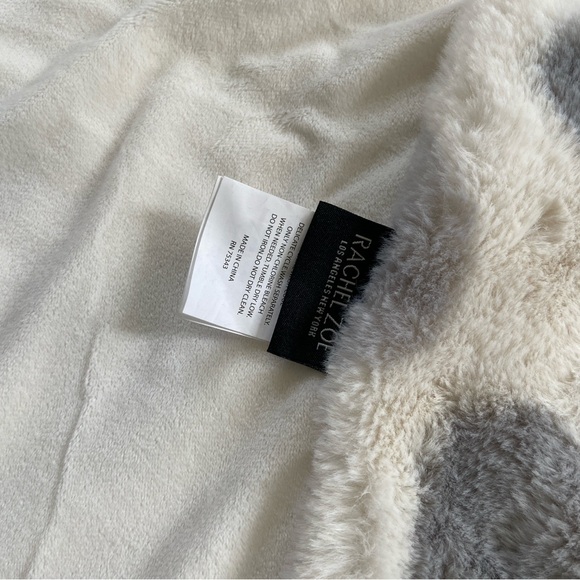 Rachel Zoe Heart Patterned Throw Blanket - Picture 5 of 7